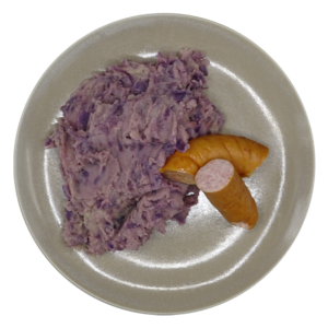 Rodekoolstamppot met rookworst